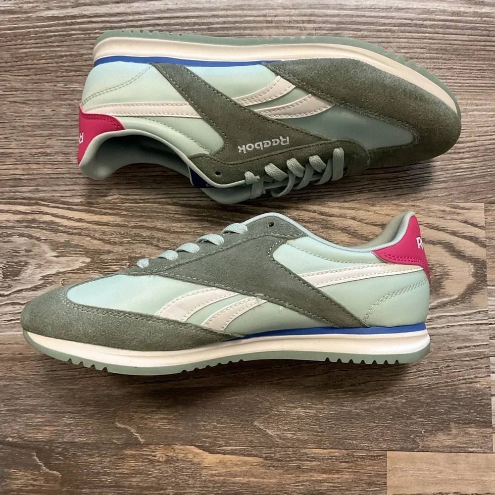 Reebok Women’s World 70 Sneaker Green Grey, Pink and White 7.5 NWOT